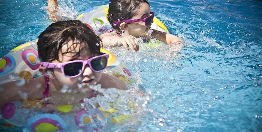 No Rio de Janeiro, piscina de prédio tem que ter salva-vidas.